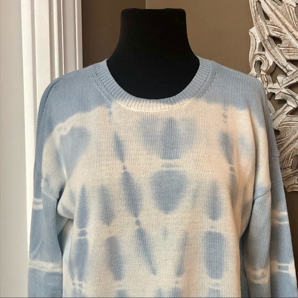⭐️ Design History Blue & White Tie Dye Sweater - Size MEDIUM - Picture 4 of 8